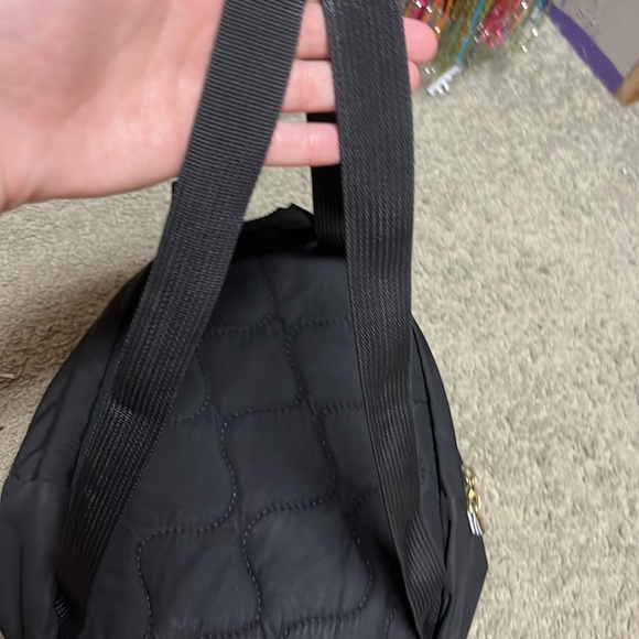 Adidas little backpack it has been used but it’s in great condition - Picture 3 of 8